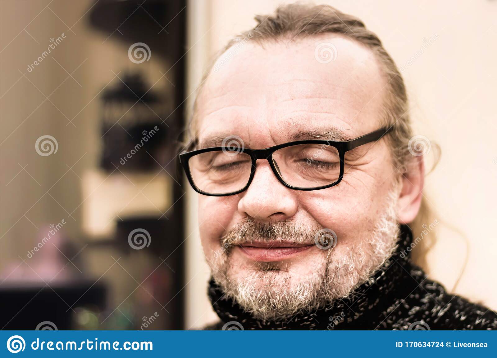 glasses_close4 Object Detection Dataset by Philipp Gärtner