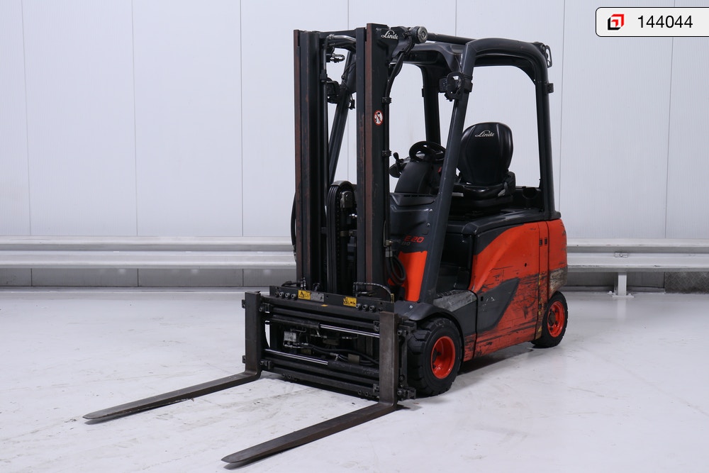 forklift Object Detection Dataset by leeyuna